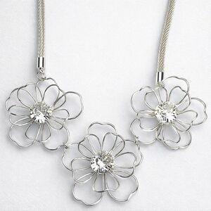 Avon In Bloom Floral Necklace Silvertone 3 Flower Rhinestone Statement Pendant